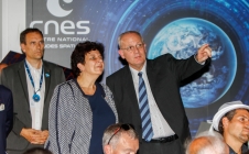 Frédérique Vidal, Ministre de l’Enseignement supérieur, de la Recherche et de l’Innovation, visite le Pavillon du CNES en présence du Conseil de l’ESA